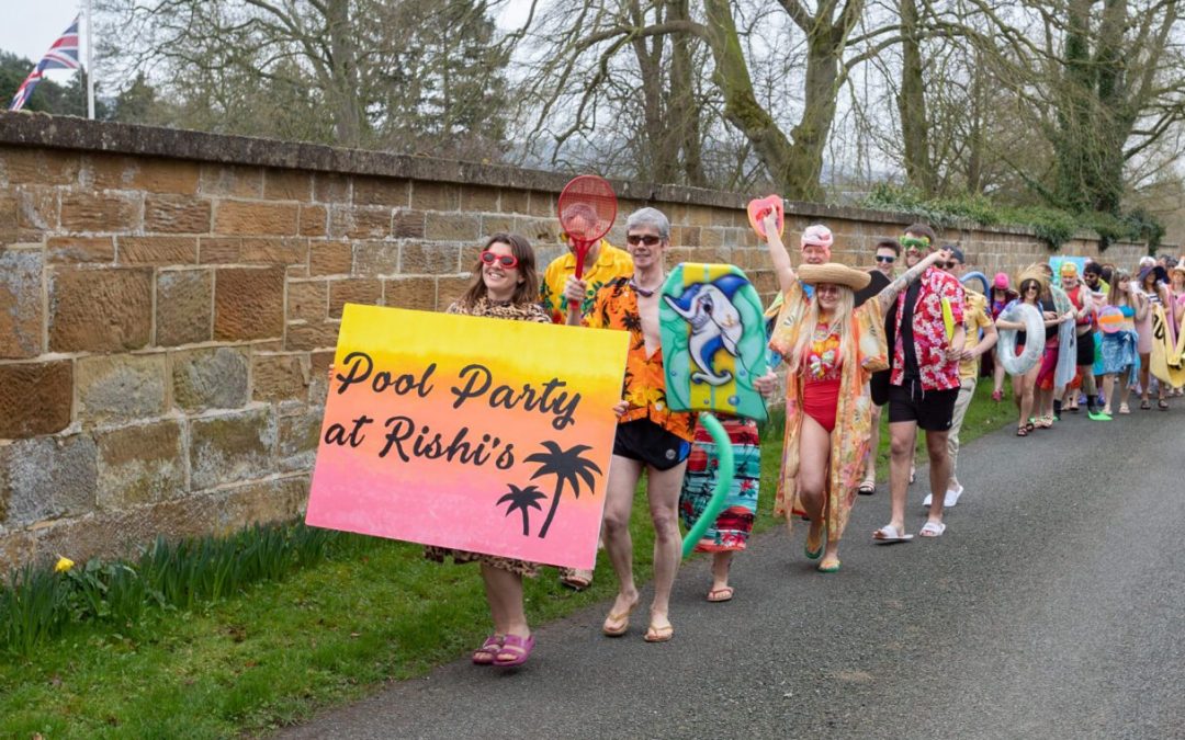 NEWS | Activists in swimwear queue up outside Prime Minister Rishi Sunak’s heated pool to highlight electricity grid scandal