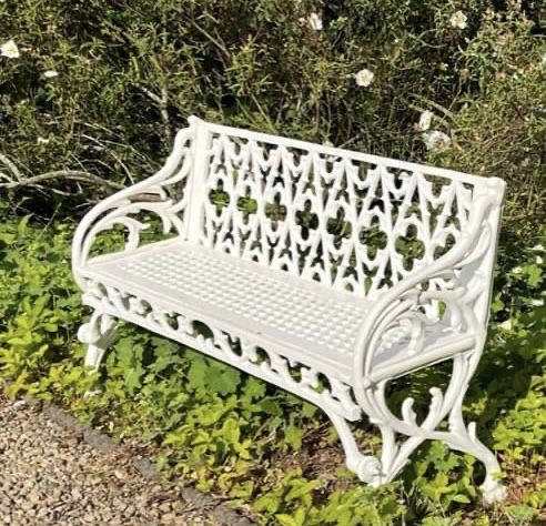 NEWS | Police appeal for information after a cast iron bench was stolen from a garden in Herefordshire 