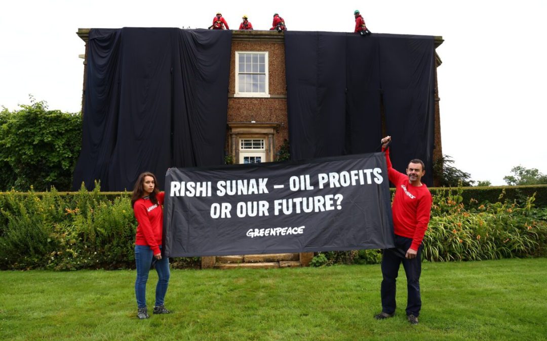 NEWS | Four Greenpeace activists who draped 200 sq metres of oil-black fabric over the Prime Minister’s £2m manor house in Yorkshire have been arrested by North Yorkshire police