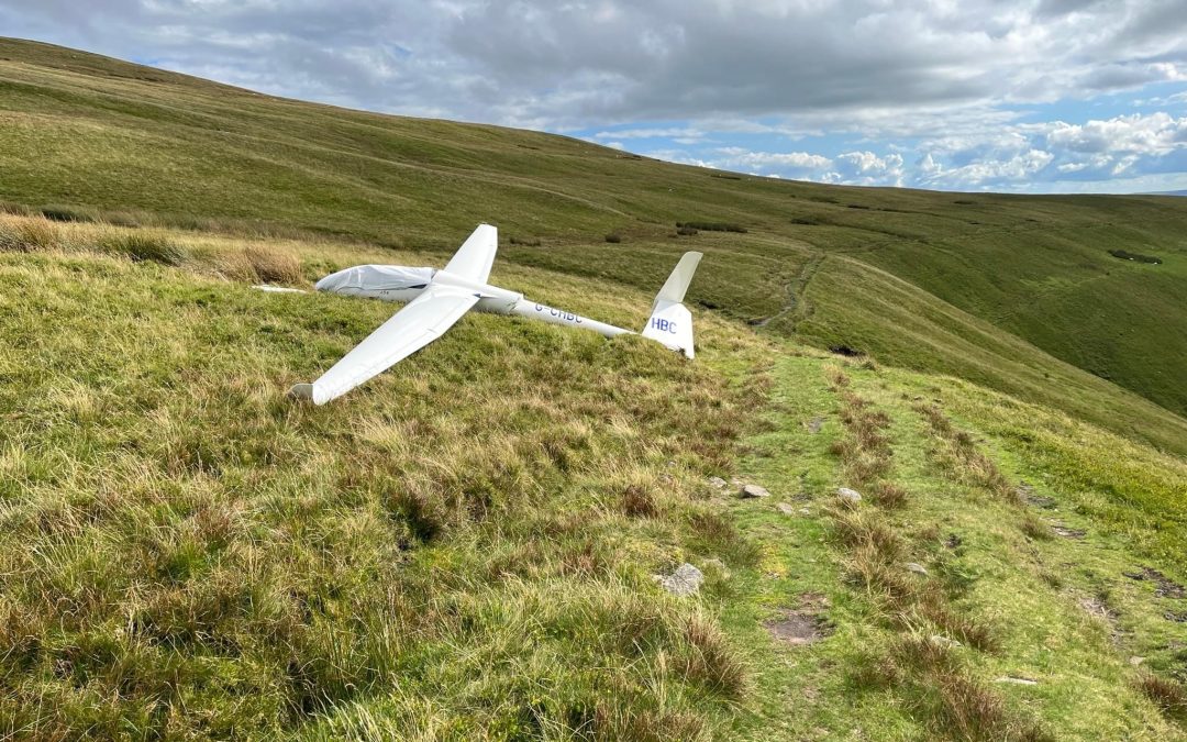 NEWS | One person has been taken to hospital after a glider crashed on the Herefordshire border 