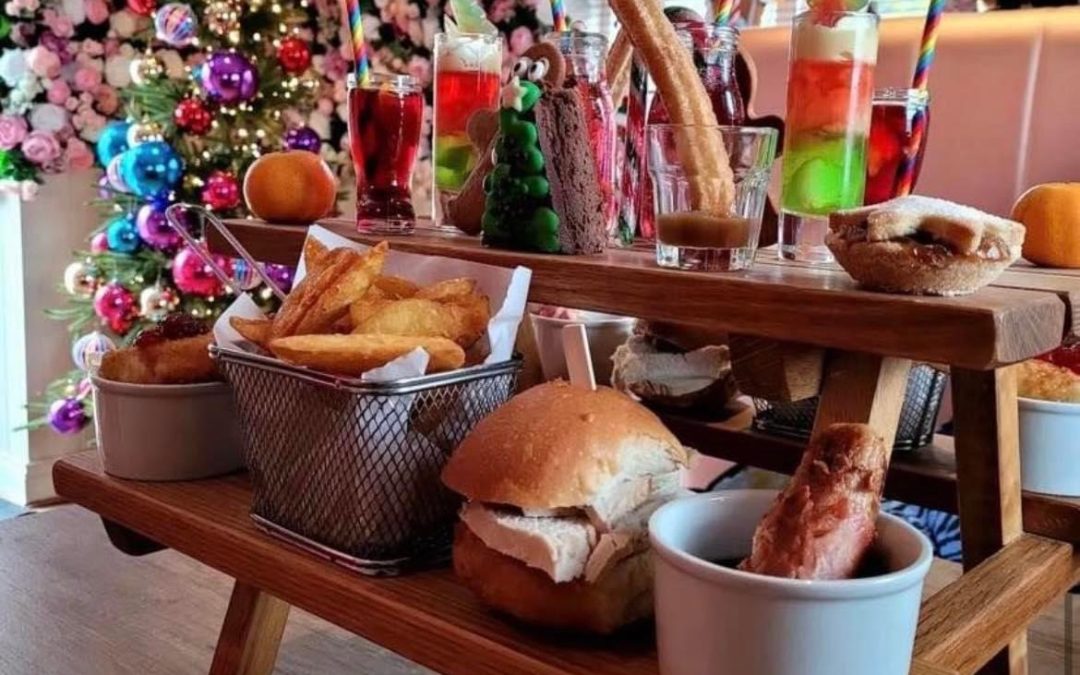 FEATURED | A Herefordshire Pub has launched a Christmas themed picnic bench that you can enjoy in their fabulous dining domes!