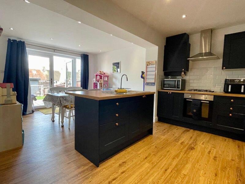 FEATURED | Extended mid-terrace house in a popular residential location in Hereford with a modern kitchen and bathroom