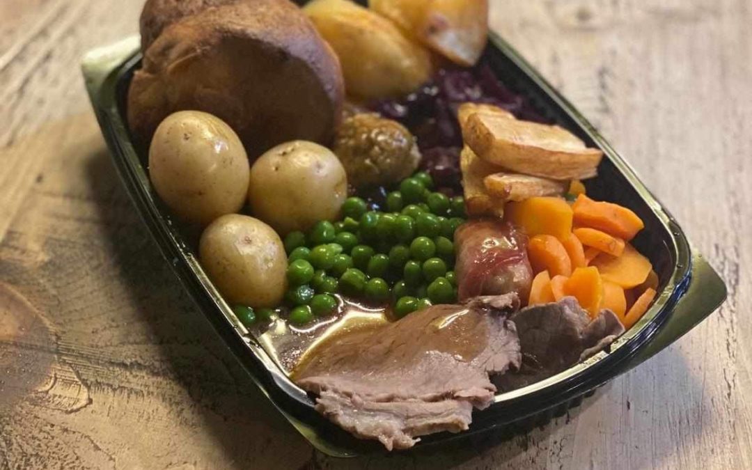 FEATURED | A Hereford City Centre pub is providing a Christmas Roast Dinner and a Dessert that can be collected on Christmas Eve for just £15!