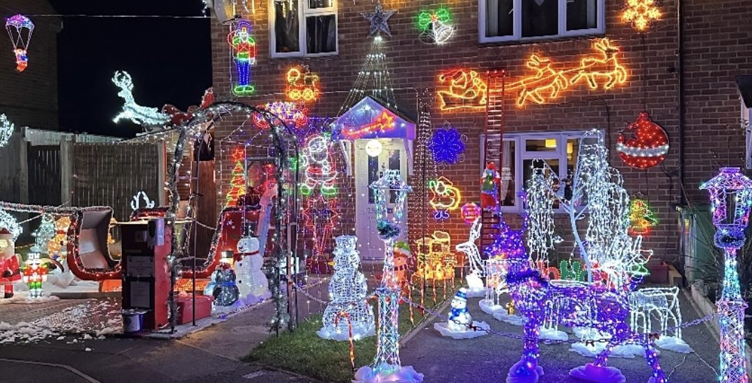 FEATURED | A wonderful Christmas light display is raising money for St Michael’s Hospice to thank them for the wonderful care they give to people 