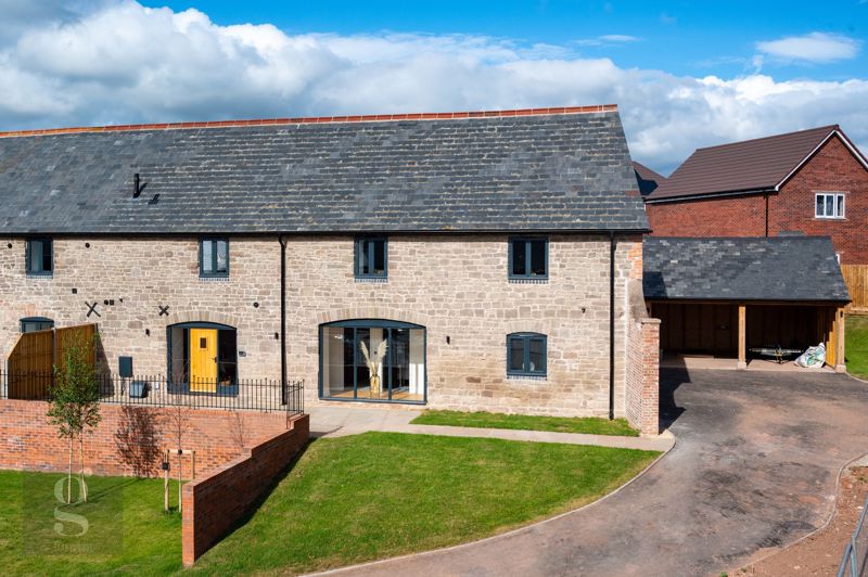 FEATURED | Take a look at this stunning barn conversion that’s for sale on the outskirts of Hereford 