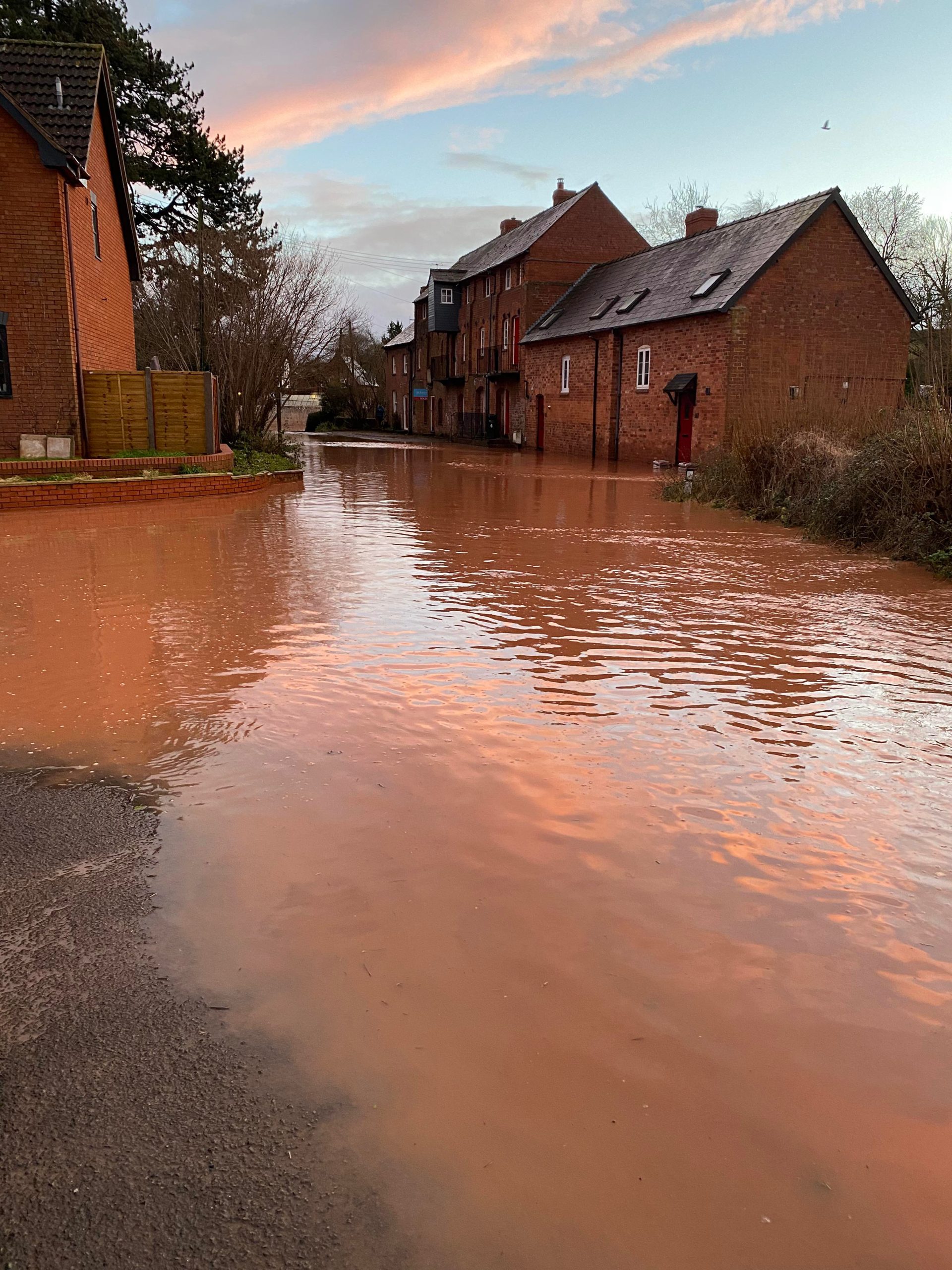 NEWS | Latest road closures as river levels continue to rise on the River Lugg and River Wye this evening in ... 