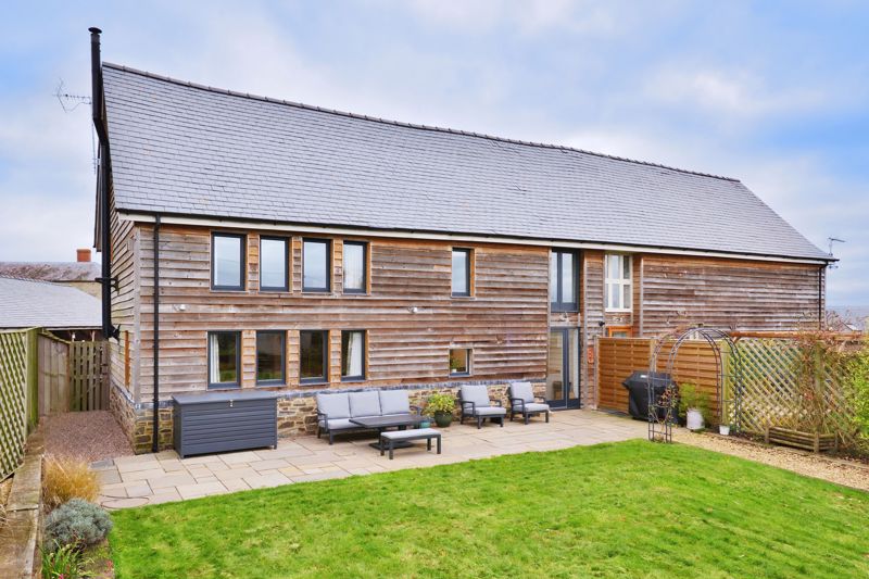 FEATURED | This stunning property in the Herefordshire countryside has a detached garden studio and a beautiful interior 