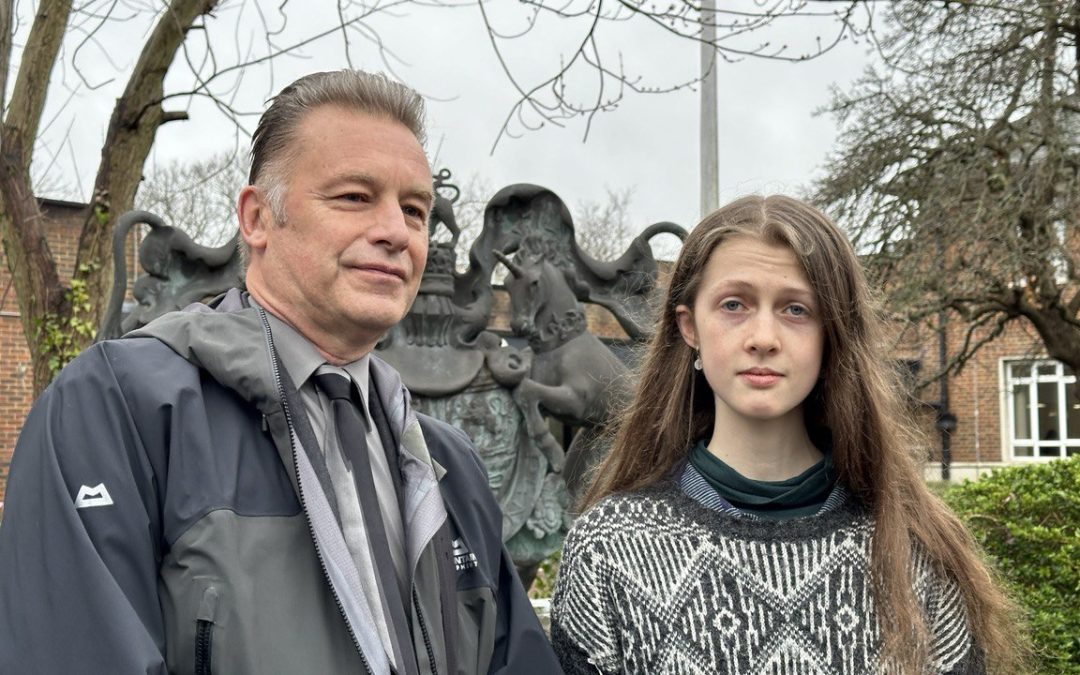 NEWS | TV presenter Chris Packham offers support for Hereford Just Stop Oil supporter Cressie Gethin who faces up to ten years in prison if found guilty