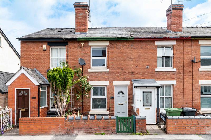 FEATURED | A stunning Victorian terraced house is available to purchase in a popular area of Hereford
