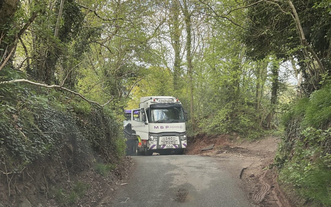 NEWS | Emergency road closure in Herefordshire after a HGV became wedged in a lane 