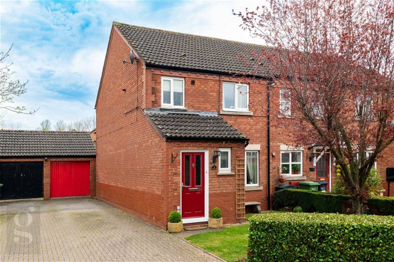 FEATURED | A modern three bedroom property that’s for sale in a popular area of Hereford