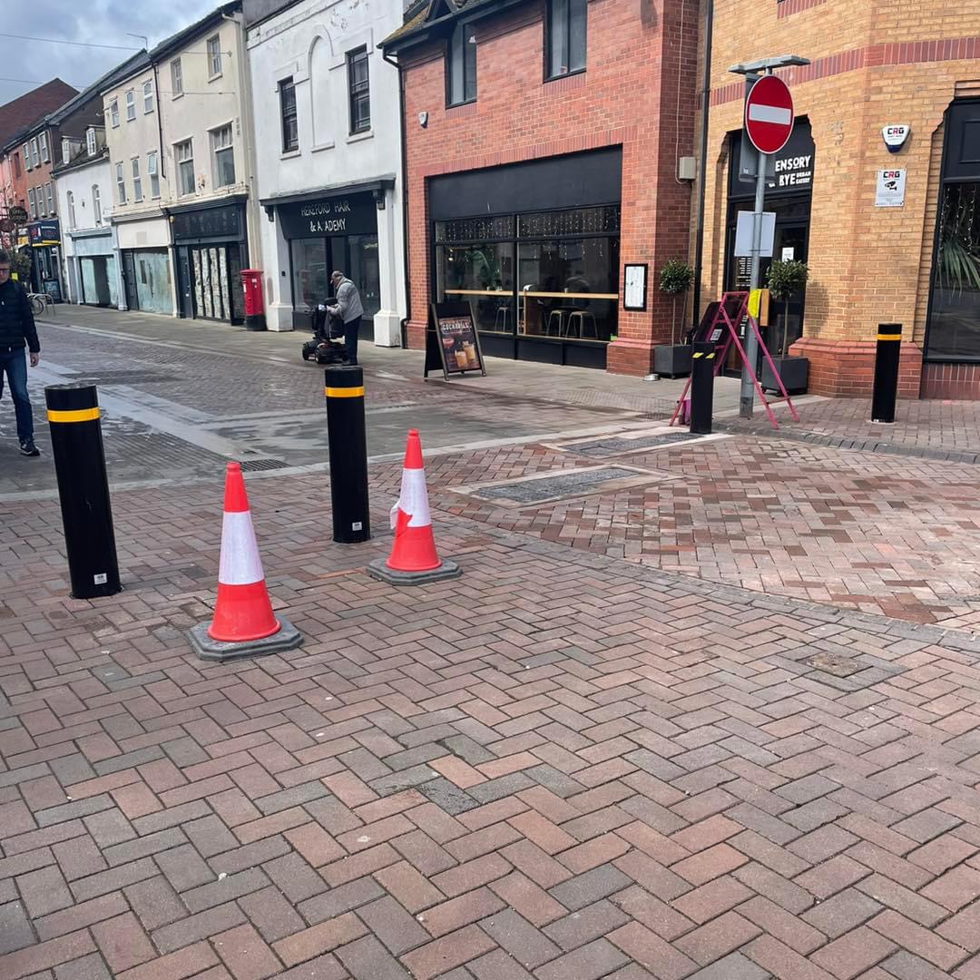 NEWS | Hereford’s newly installed bollards to prevent ‘errant vehicles impacting pedestrians’ and installation not linked to terrorism risk 