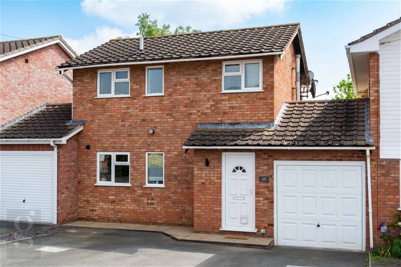 FEATURED | A modern and immaculately presented three bedroom property situated in a popular area of Hereford 
