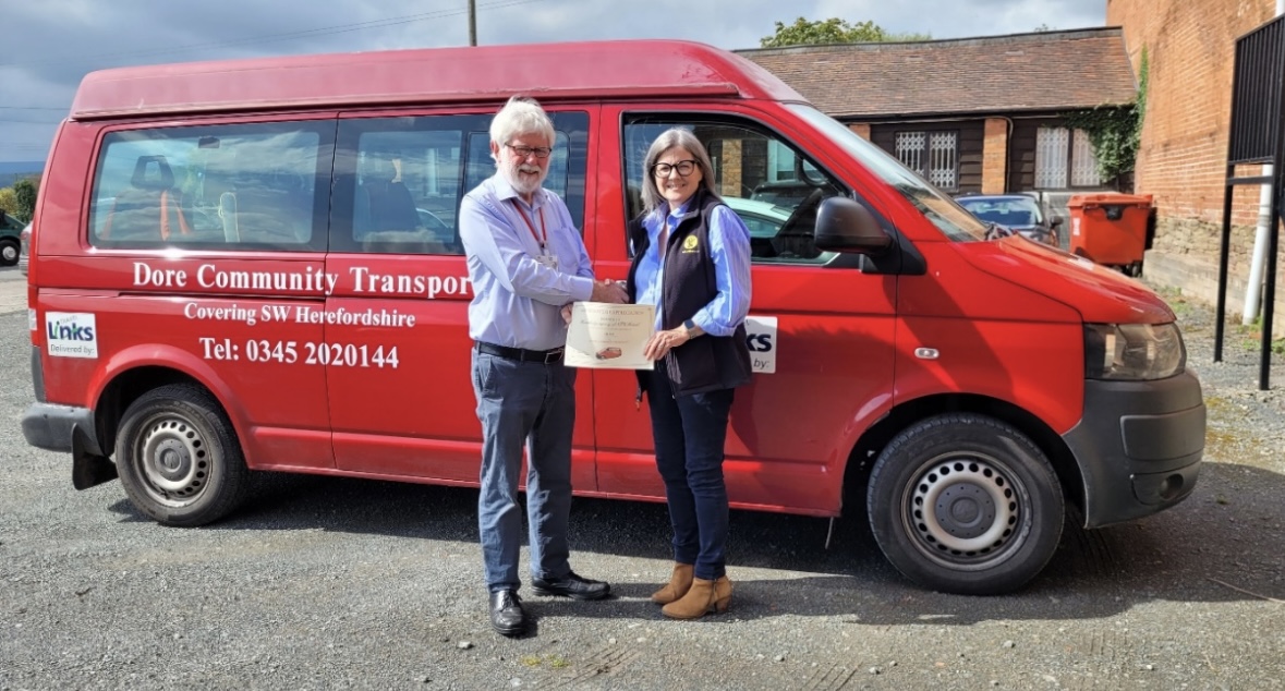 NEWS | Local insurer shows support for Dore Community Transport with a major contribution towards the cost of new vehicle