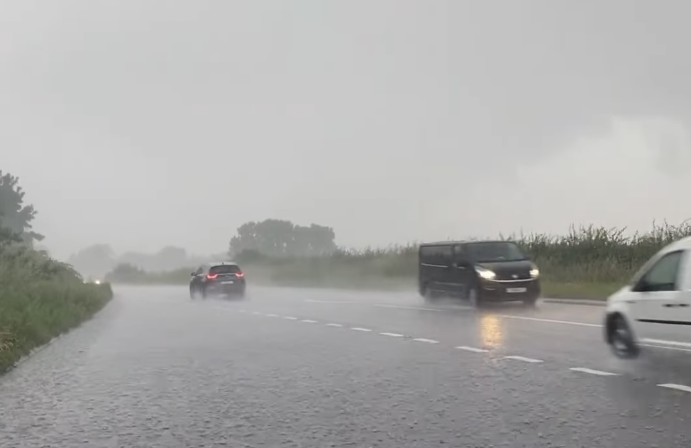 FLOODING | Surface water starting to cause issues on roads across Herefordshire as further heavy rain spreads across the county 