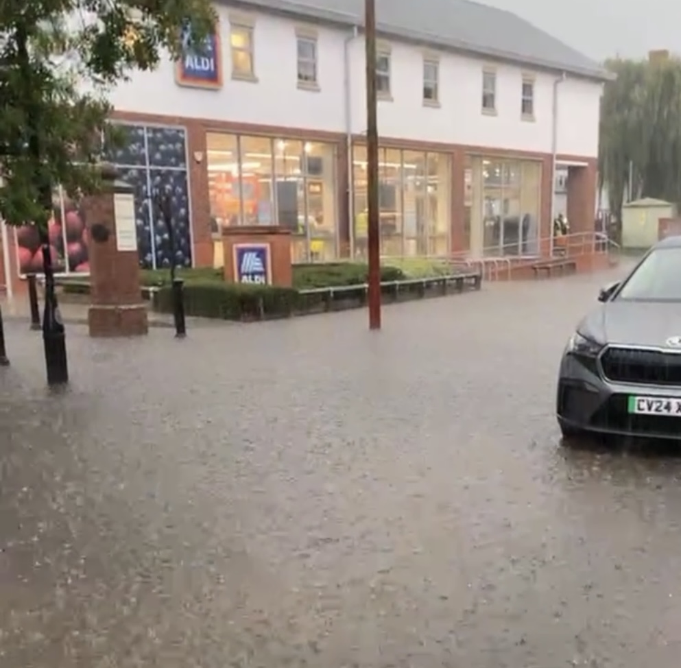 FLOODING | Several roads under water this evening as torrential downpours and thunderstorms cause significant disruption in Herefordshire 