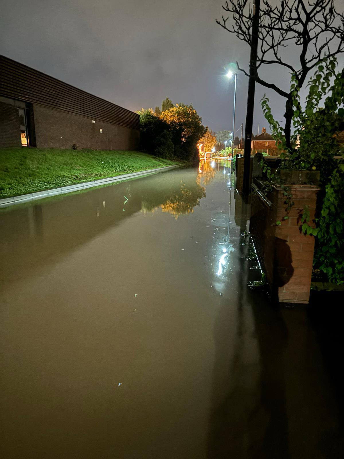 NEWS | Several properties flooded on a residential street in Hereford