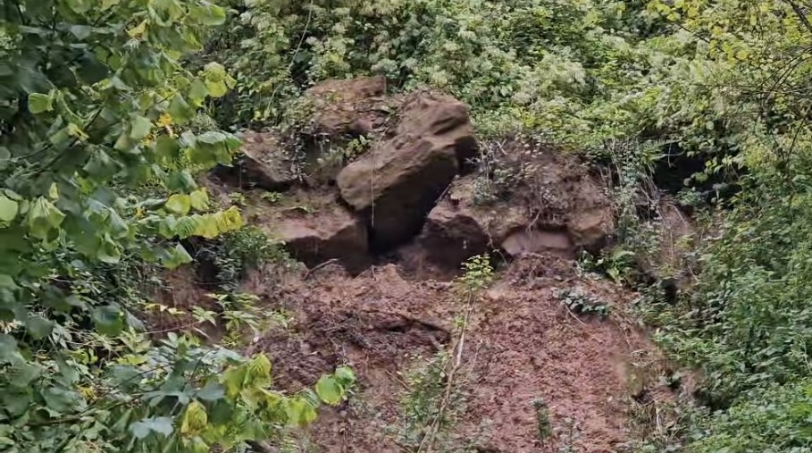 NEWS | A reminder that a Herefordshire road is closed due to a landslide with a diversion in place and a warning to drivers 