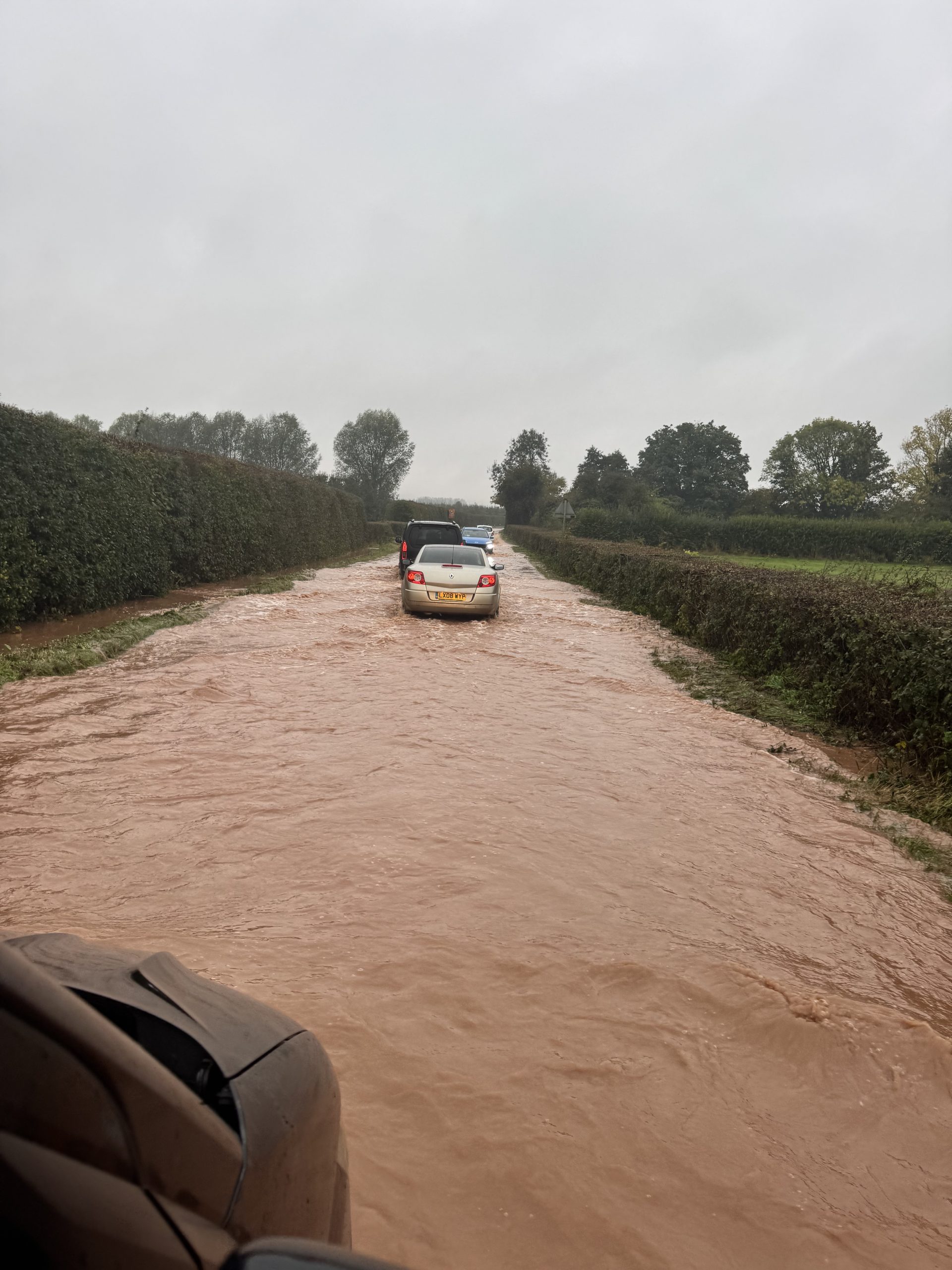 NEWS | A number of roads are closed due to flooding this lunchtime in Herefordshire as the rain continues to fall