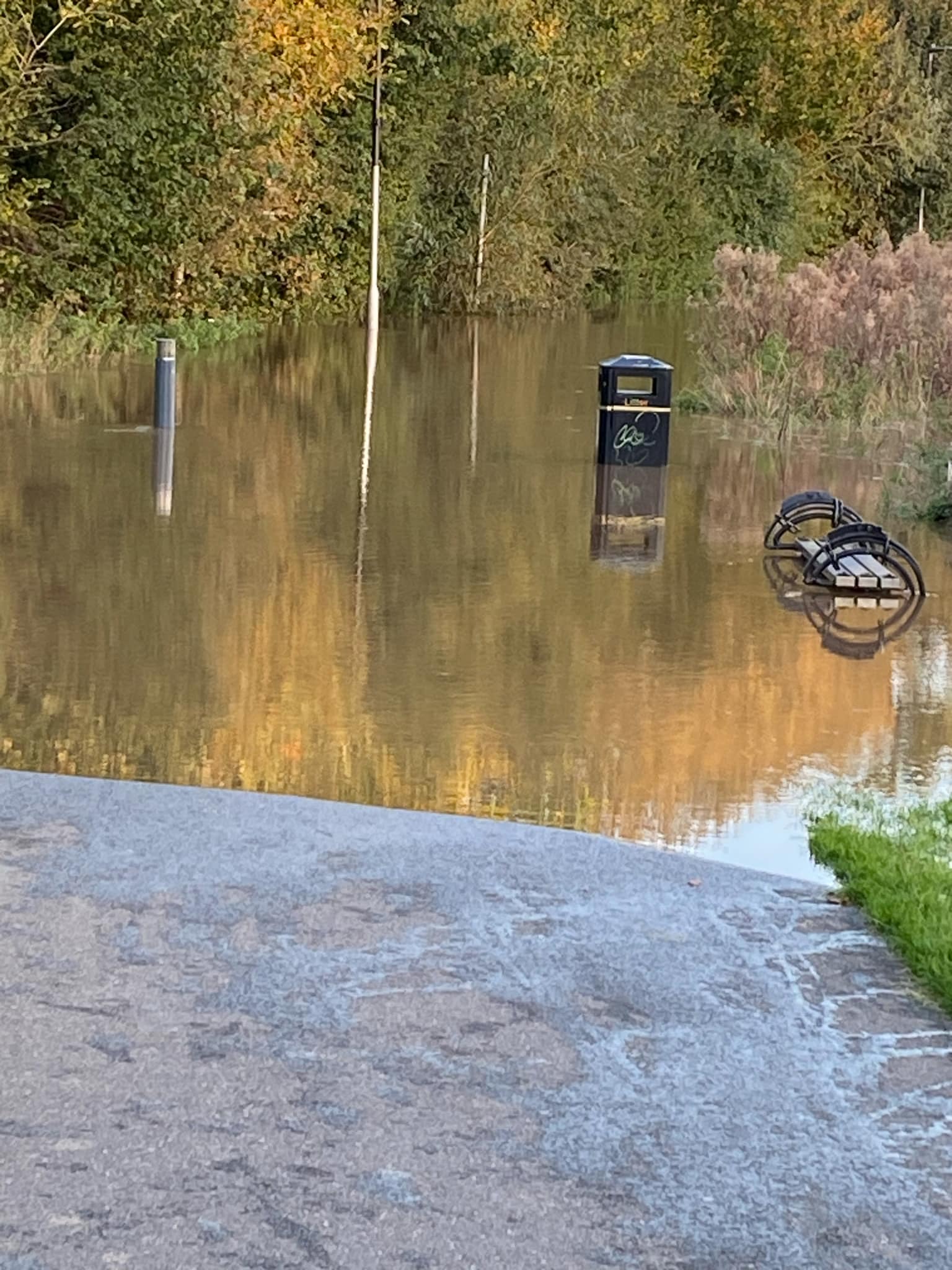 FLOODING – LATEST | Levels on most rivers have peaked but road closures remain in place and the Lugg is still rising near Hereford 