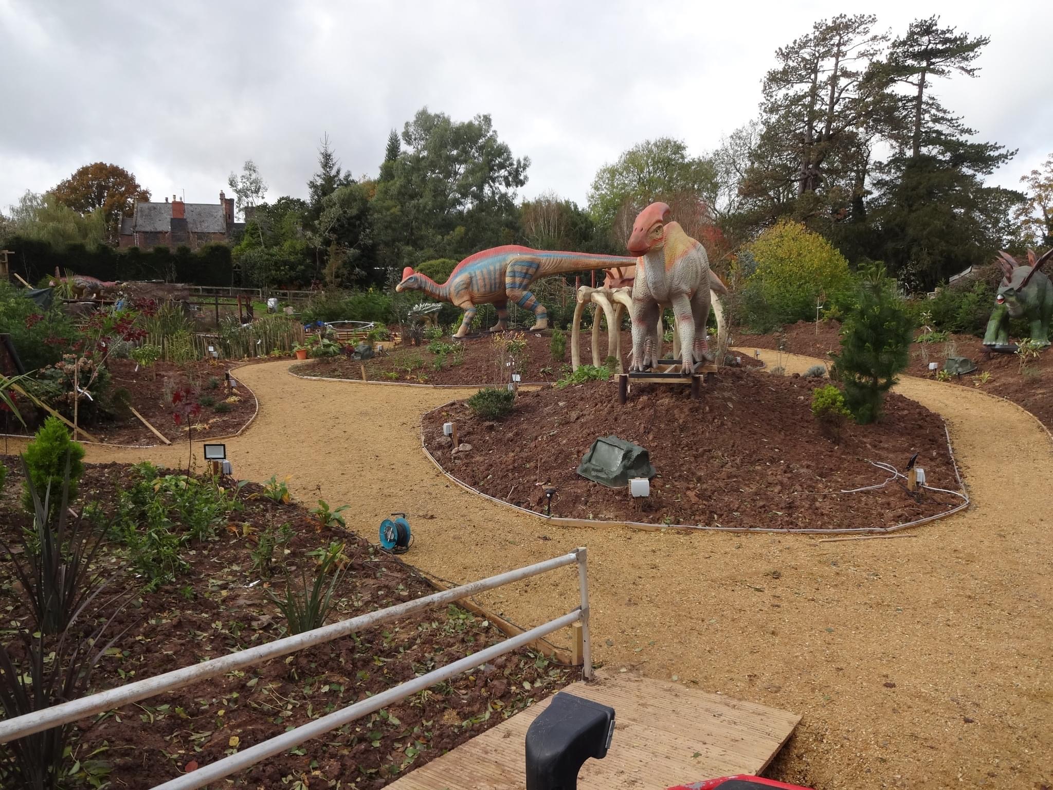 FEATURED | Dinosaur World opens in Herefordshire with more dinosaurs to see this April! It’s a great place to visit with the children (and adults!)