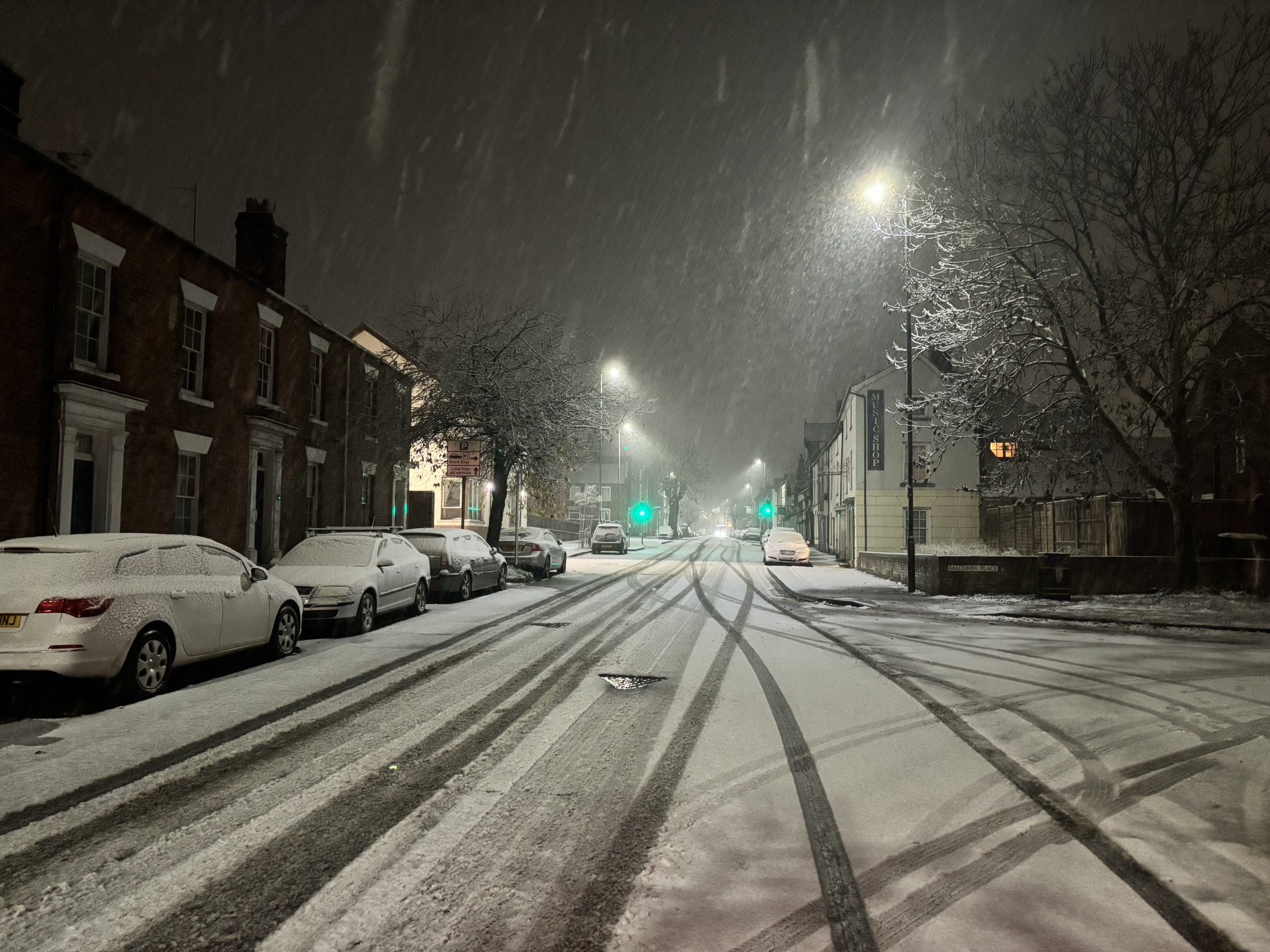 NEWS | School closures and the latest on the roads as snow settles in parts of Herefordshire this morning