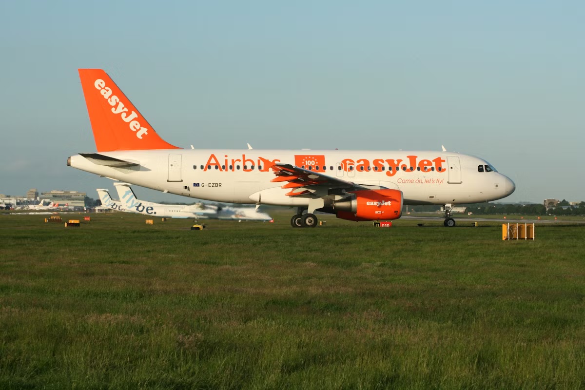 NEWS | Bomb Disposal Team called responding to an incident at Gatwick Airport with South Terminal evacuated