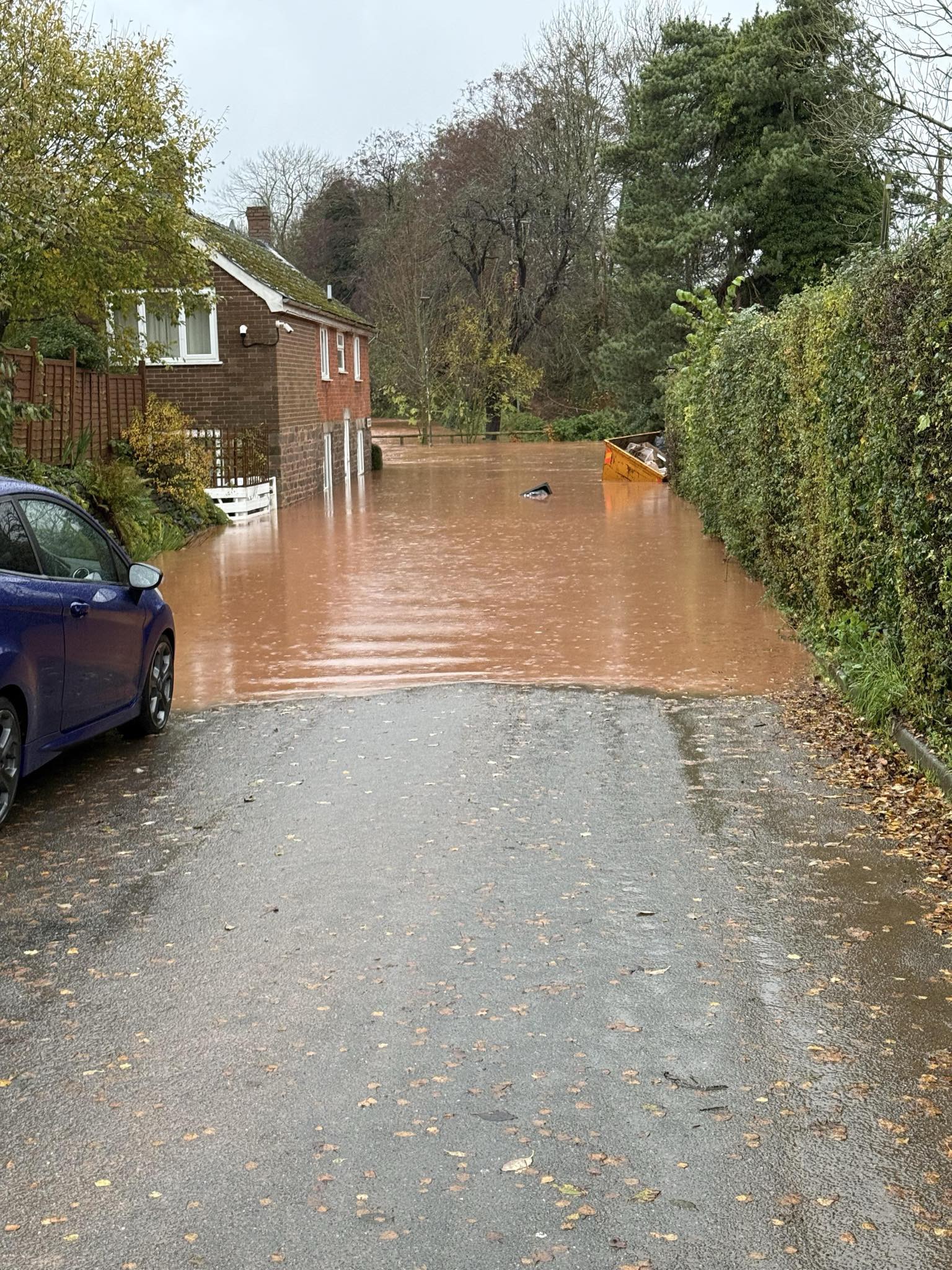 LATEST – 8.45AM | Several roads closed this morning due to fallen trees and flooding in Herefordshire