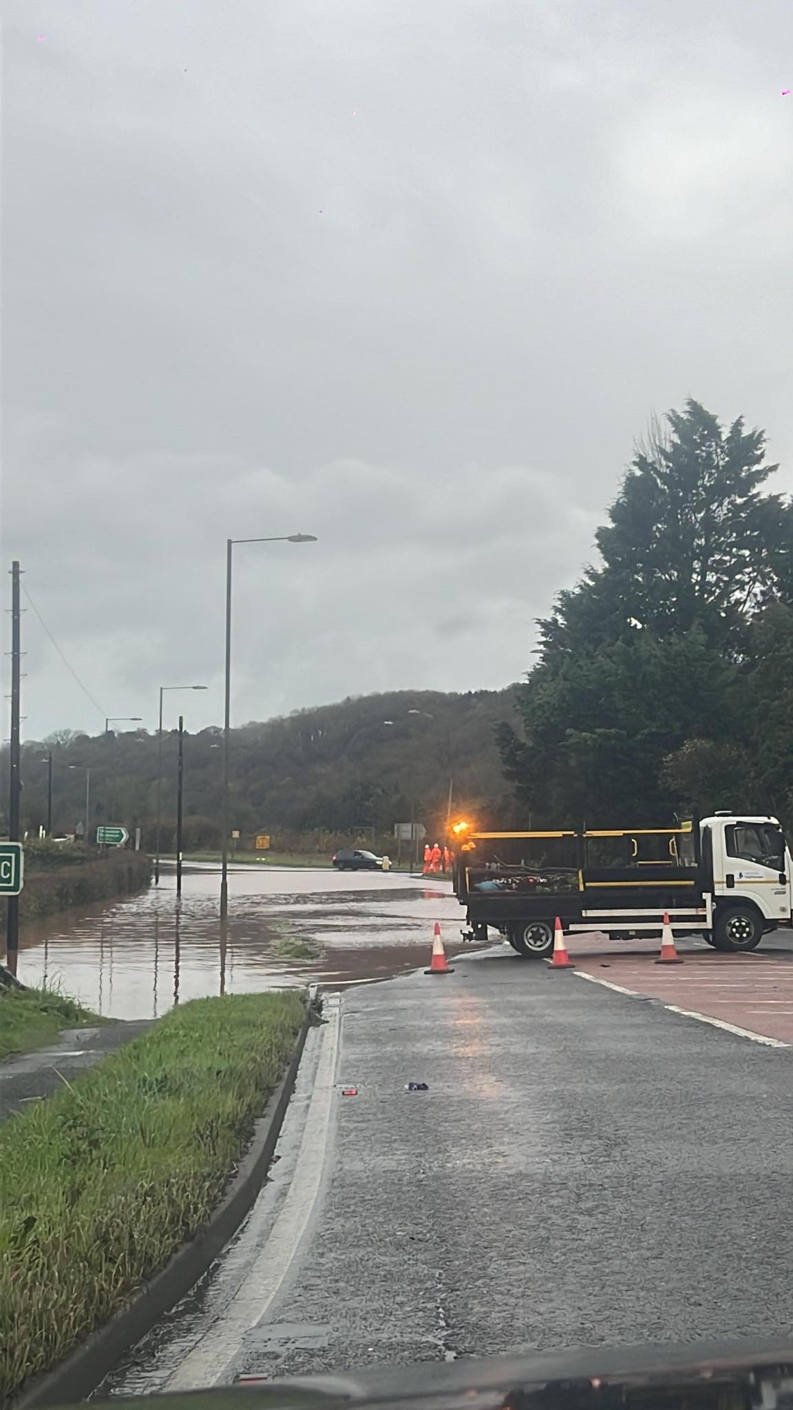 LATEST – 9.10AM | Several roads closed this morning due to fallen trees and flooding in Herefordshire