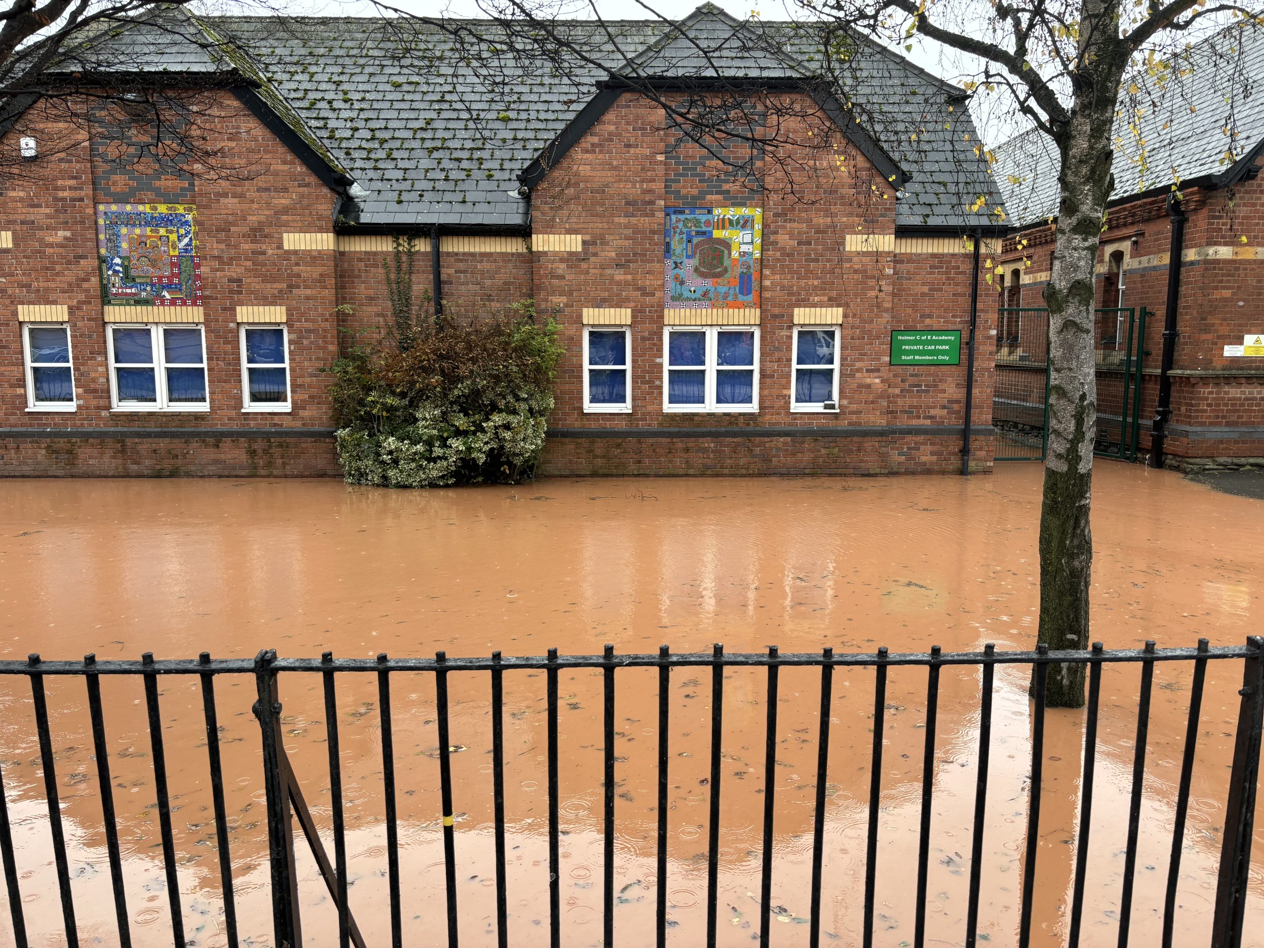 FLOODING – 2pm | Latest Flood Alerts, Road Closures and other Important Information as Storm Bert causes a Hereford school to flood  