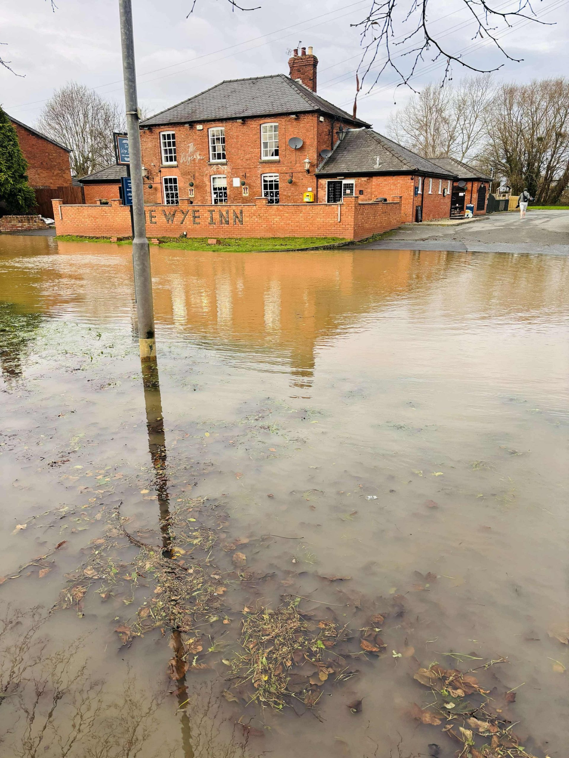 STORM DARRAGH – 2.45PM Update | River levels set to peak in Hereford in the coming hours with many roads now closed due to flooding