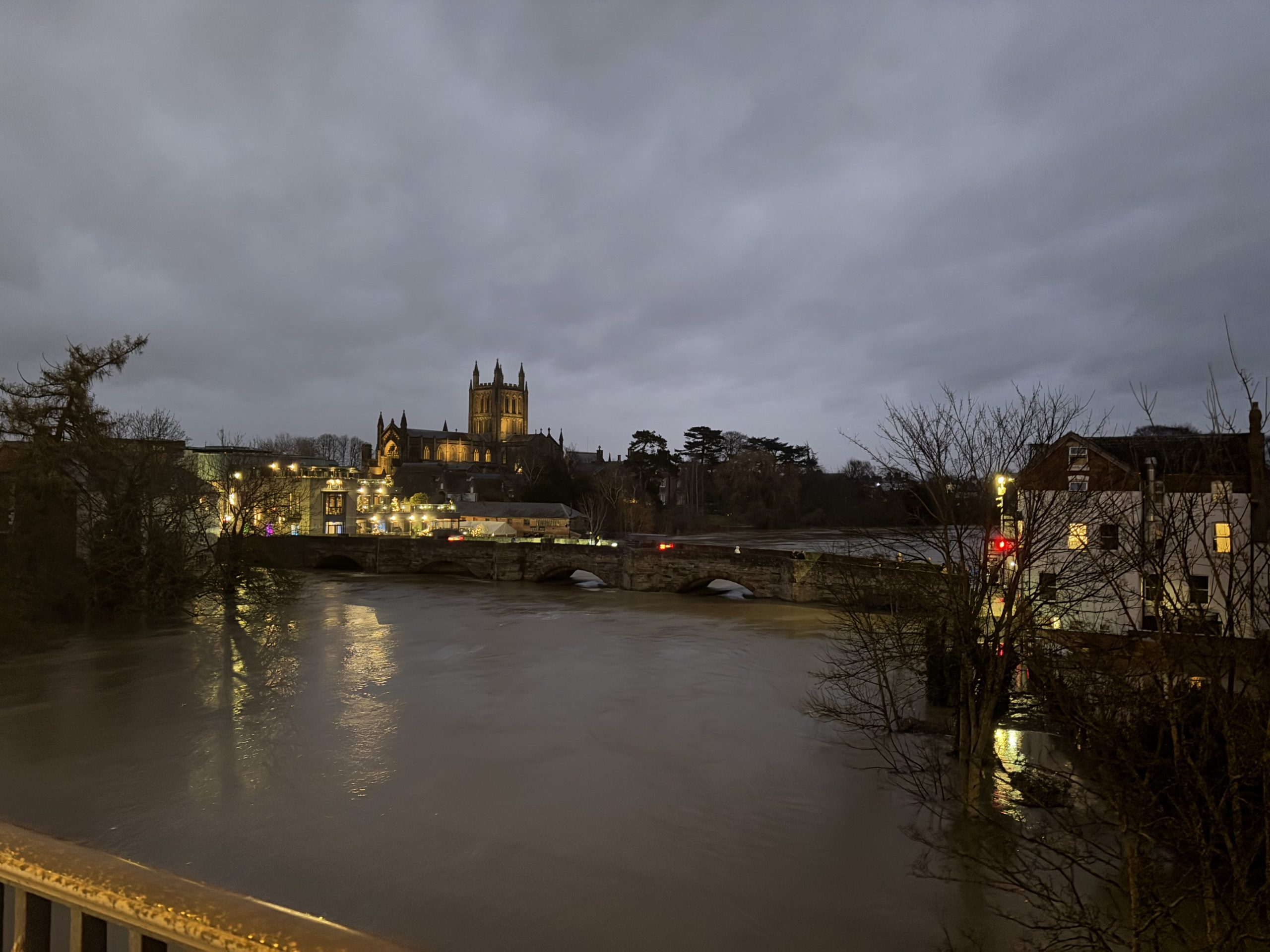 STORM DARRAGH – 4.45pm Update | River levels set to peak in Hereford with many roads now closed due to flooding