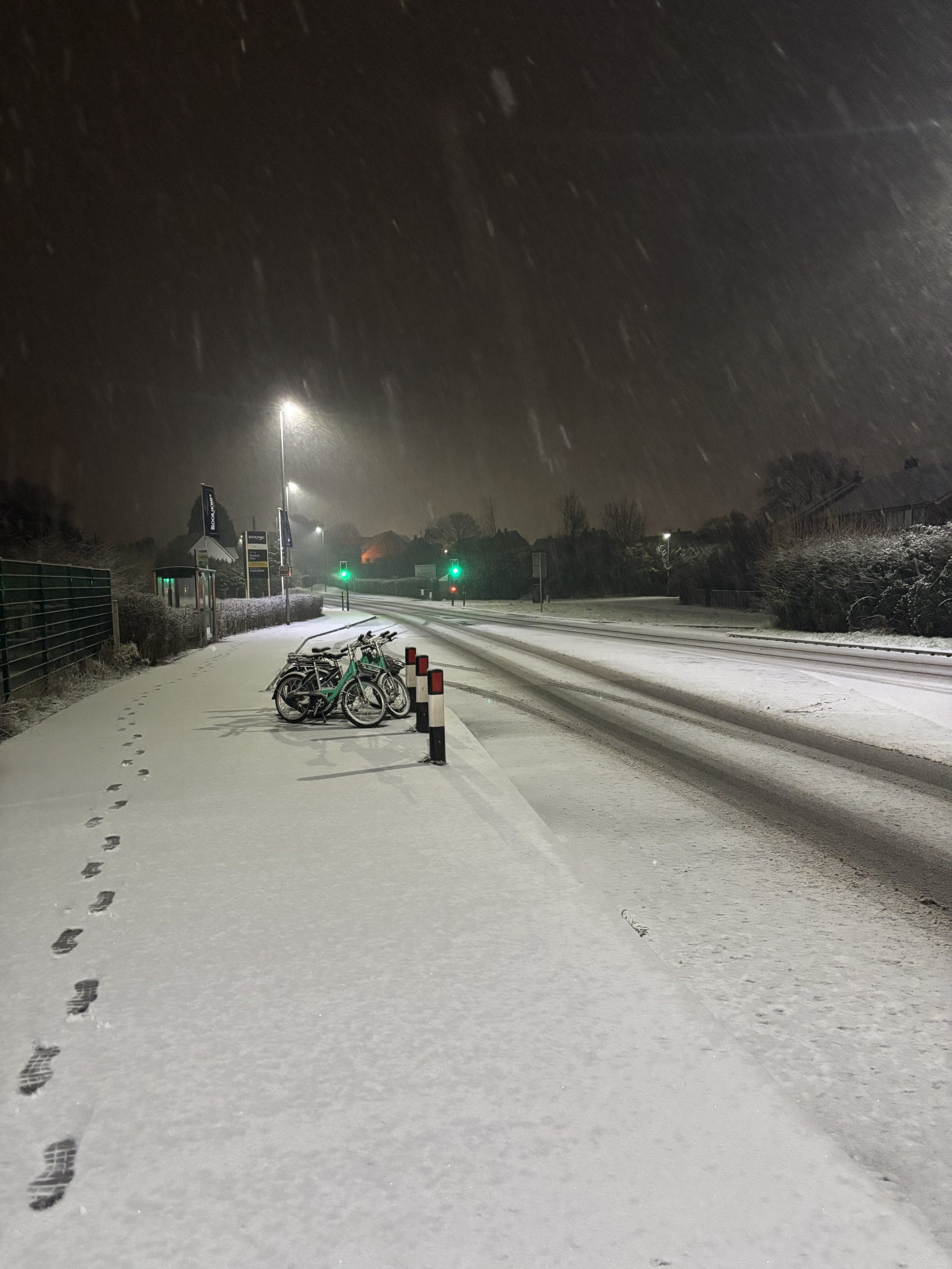 SNOW – TRAVEL | Snow causing difficult driving conditions in Herefordshire this evening but it should turn to rain in the coming hours with a thaw taking place