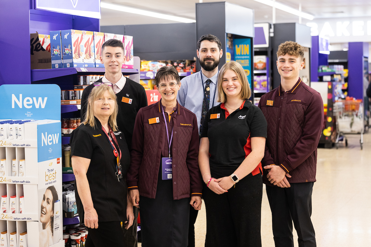 NEWS | Sainsbury’s has announced that it will increase pay for all its hourly-paid staff by a total of 5% per his year