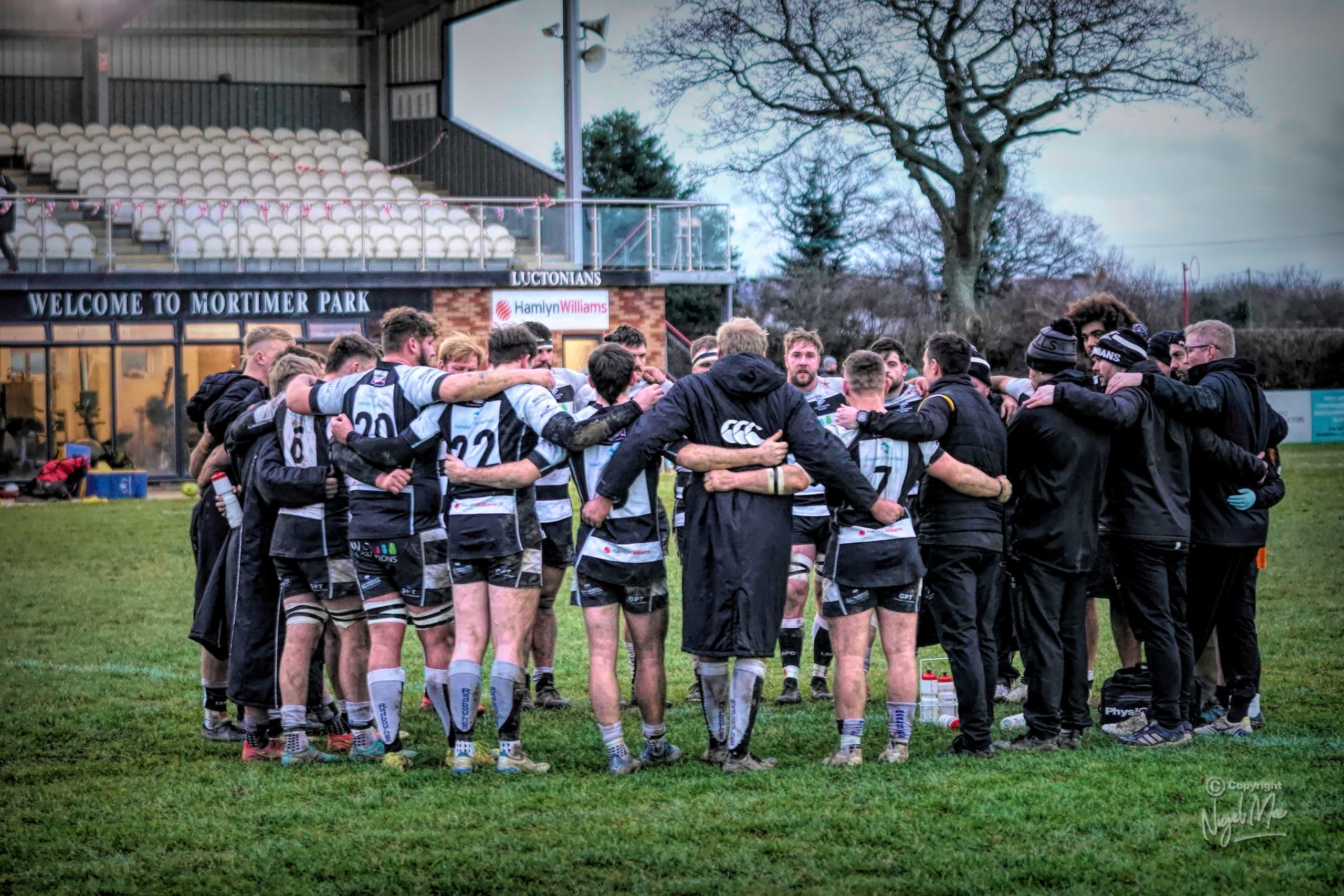 RUGBY | Luctonians got back into their stride with a 17-36 bonus-point victory on the road at Macclesfield last weekend