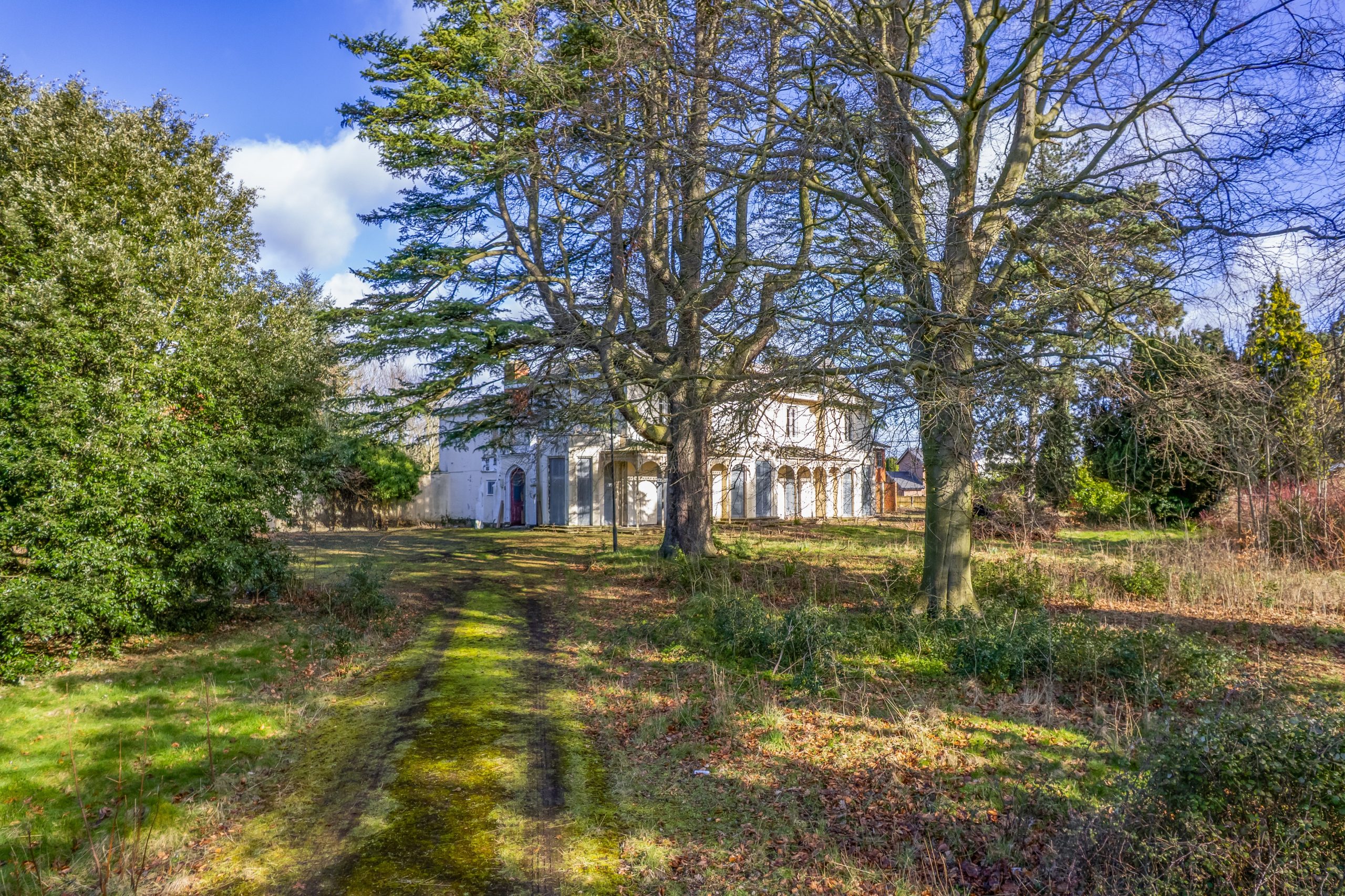 FEATURED | Large building that was previously a retirement home near The Nuffield in Hereford up for sale with plenty of interest expected