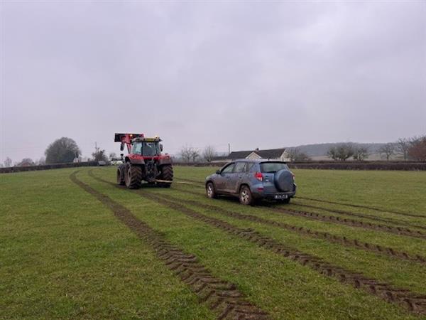 NEWS | West Mercia Police recover vehicle that got stuck in thick mud following suspicious activity