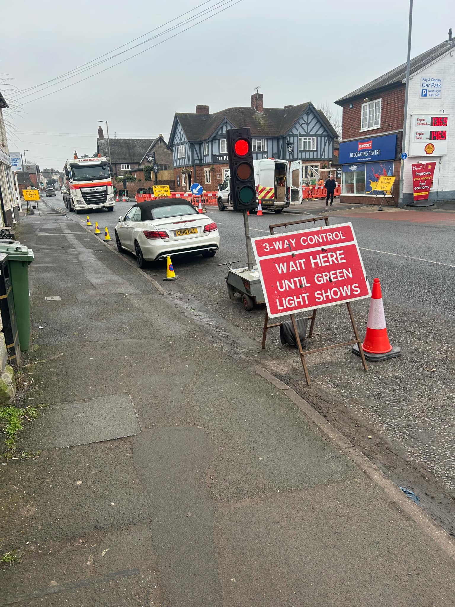 NEWS | Roadworks continuing to cause delays on a busy route in Hereford this lunchtime 