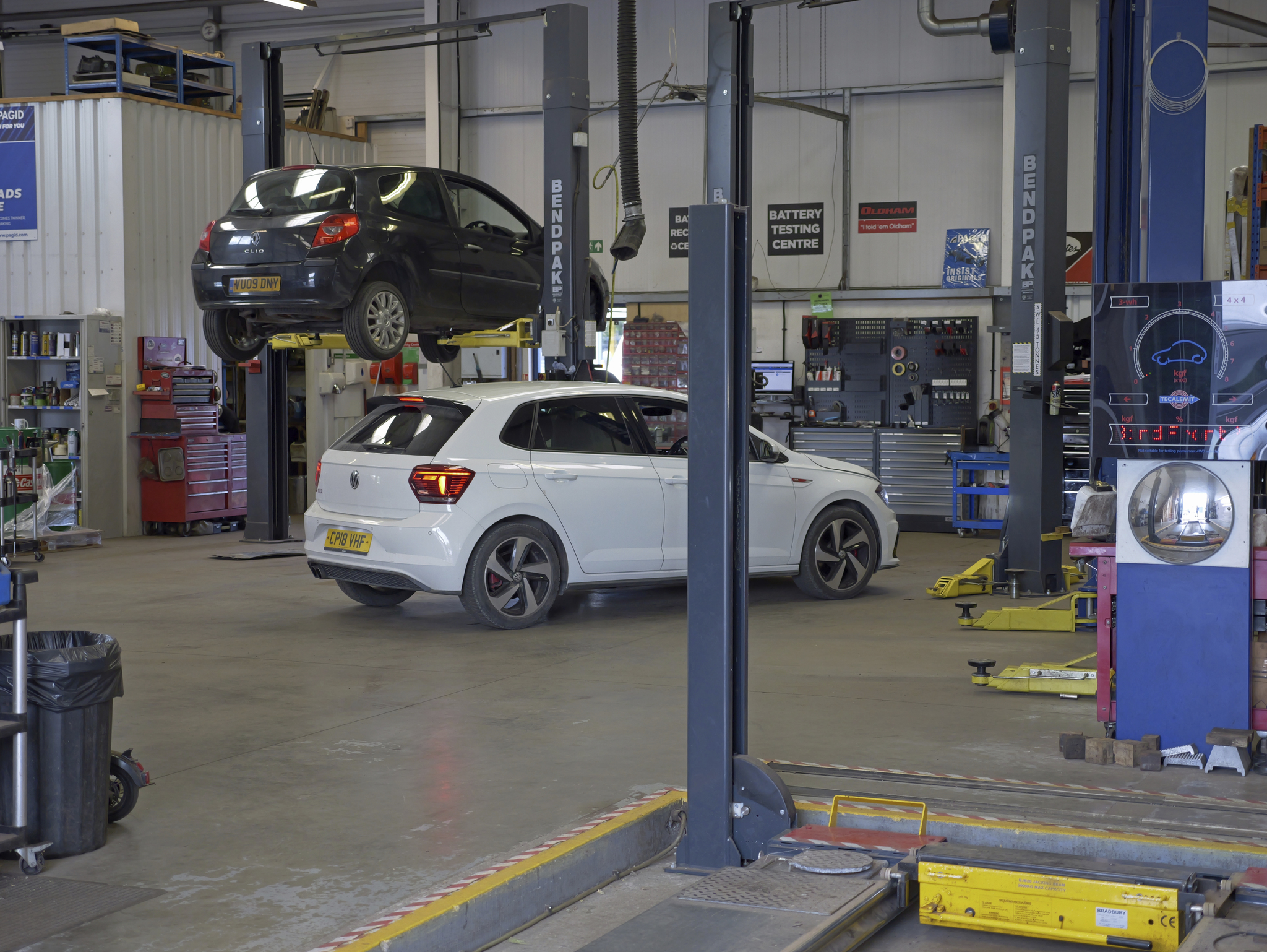 NEWS | Students at Lady Hawkins School in Kington gained valuable insight into the diverse career opportunities within the automotive industry thanks to an engaging talk by Tim Benson, owner of Leominster-based Oldfields Garage