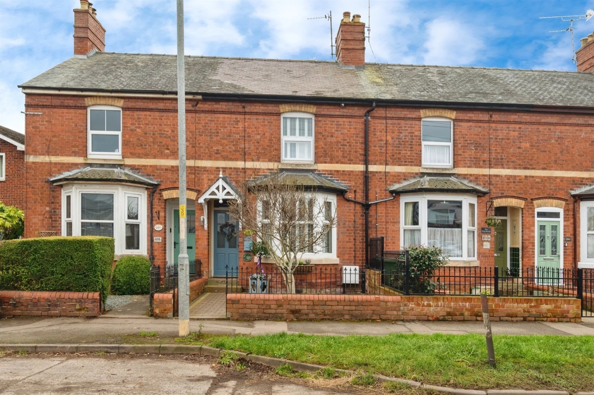 PROPERTY | A charming and spacious two bedroom property in a highly sought area of Hereford