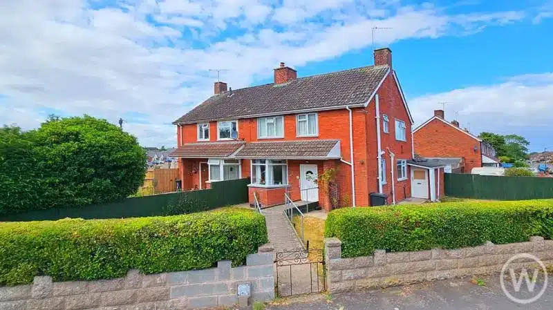 PROPERTY | A three bedroom semi-detached property that’s available for less than £200,000 in Hereford!