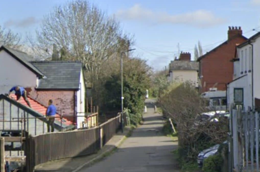 NEWS | Police appeal for witnesses after reports that young teenagers smashed a window at a property in Hereford