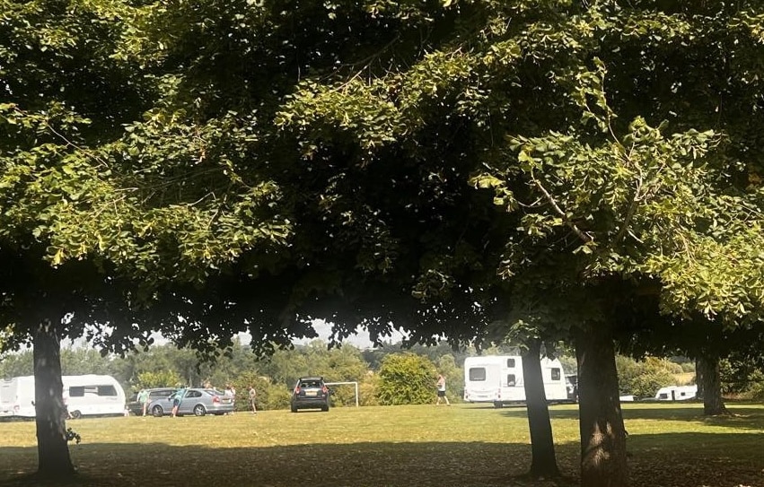 NEWS | A group of travellers have arrived and set up camp on a field in Hereford