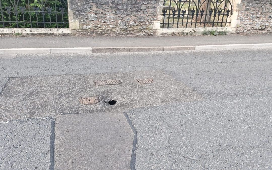 NEWS | Reports of a sinkhole on a Herefordshire street this morning
