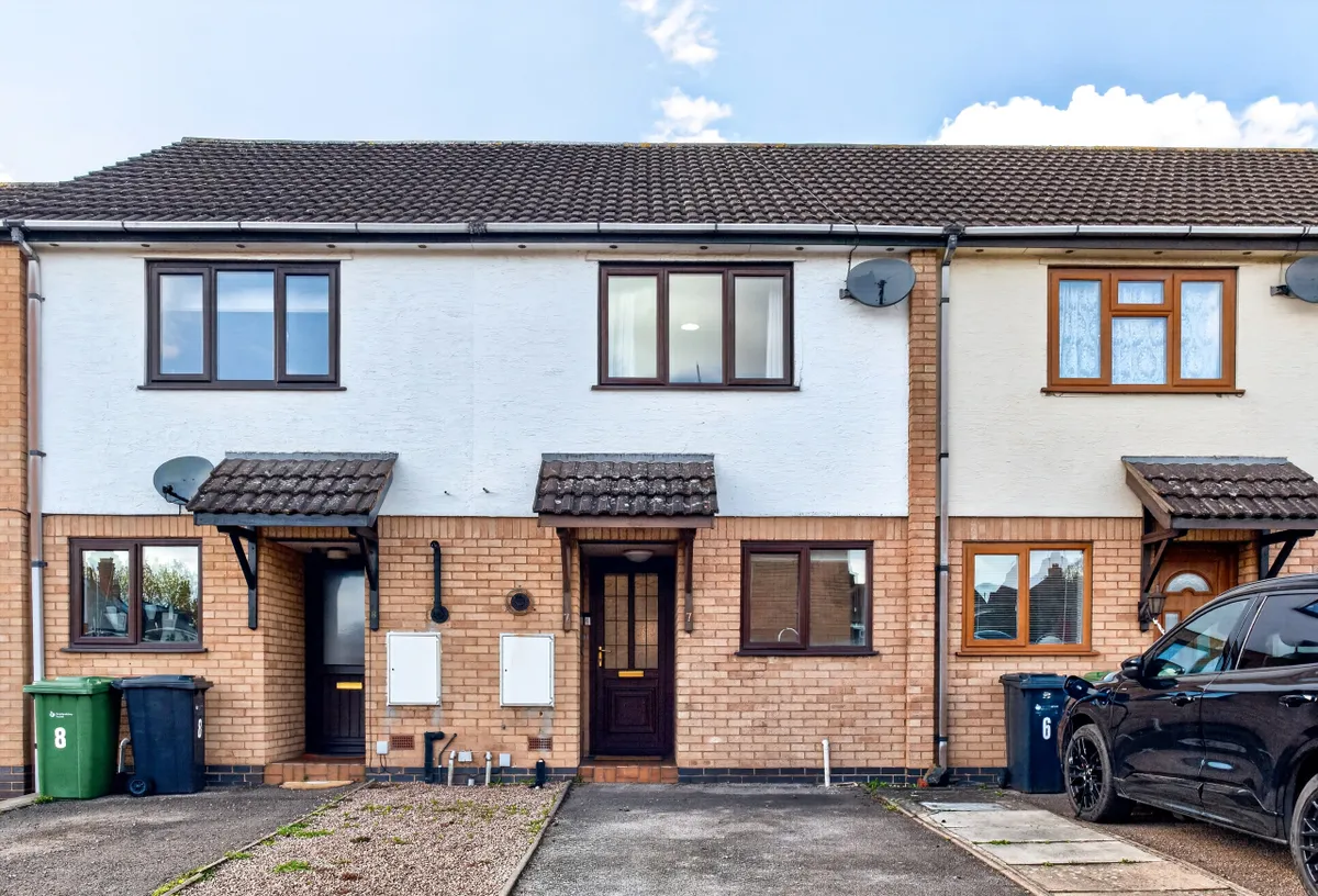 PROPERTY | A well presented mid terrace property for sale in a popular area of Hereford