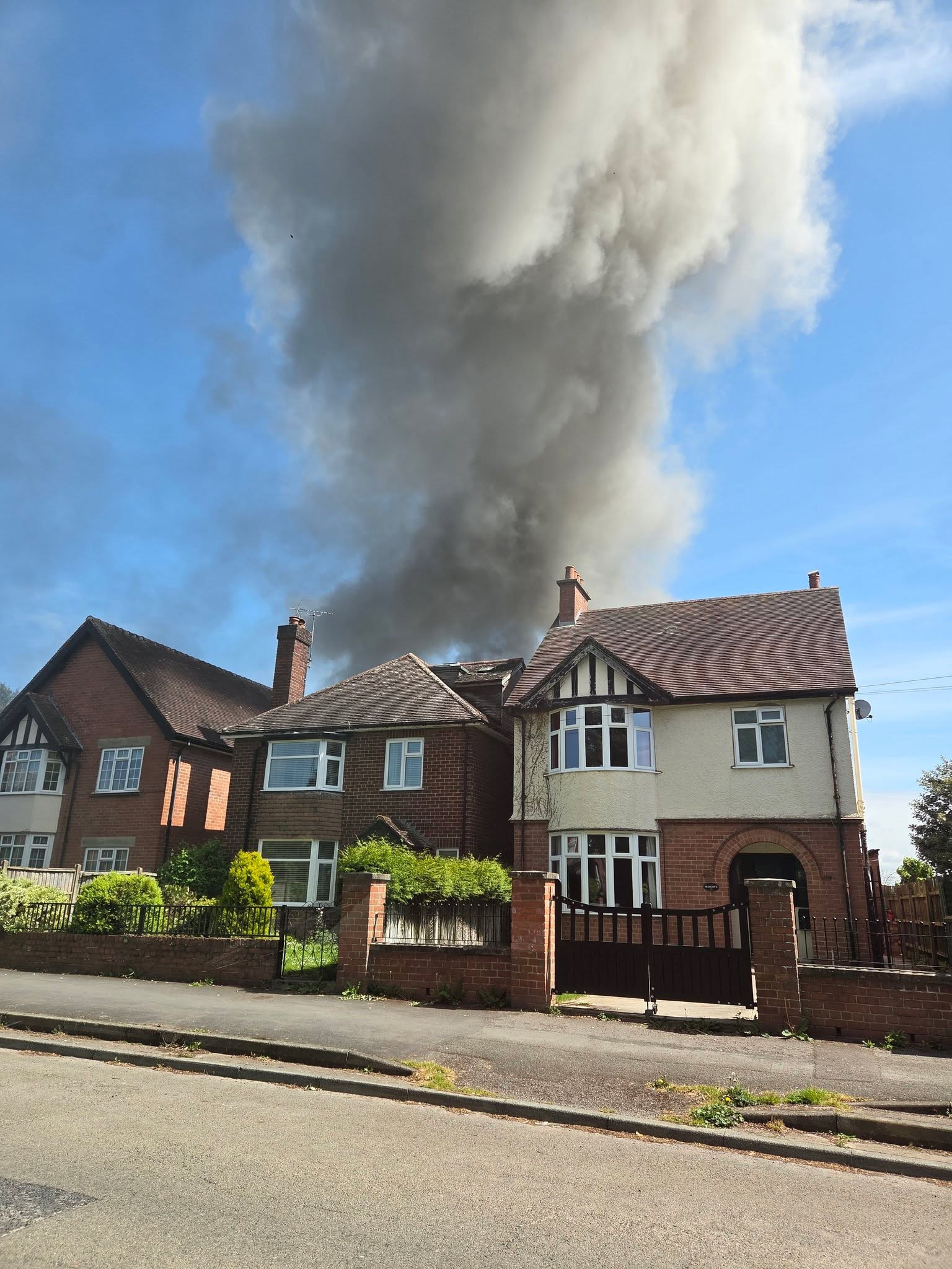LATEST | Hereford & Worcester Fire and Rescue Service crews at scene of house fire in Leominster 