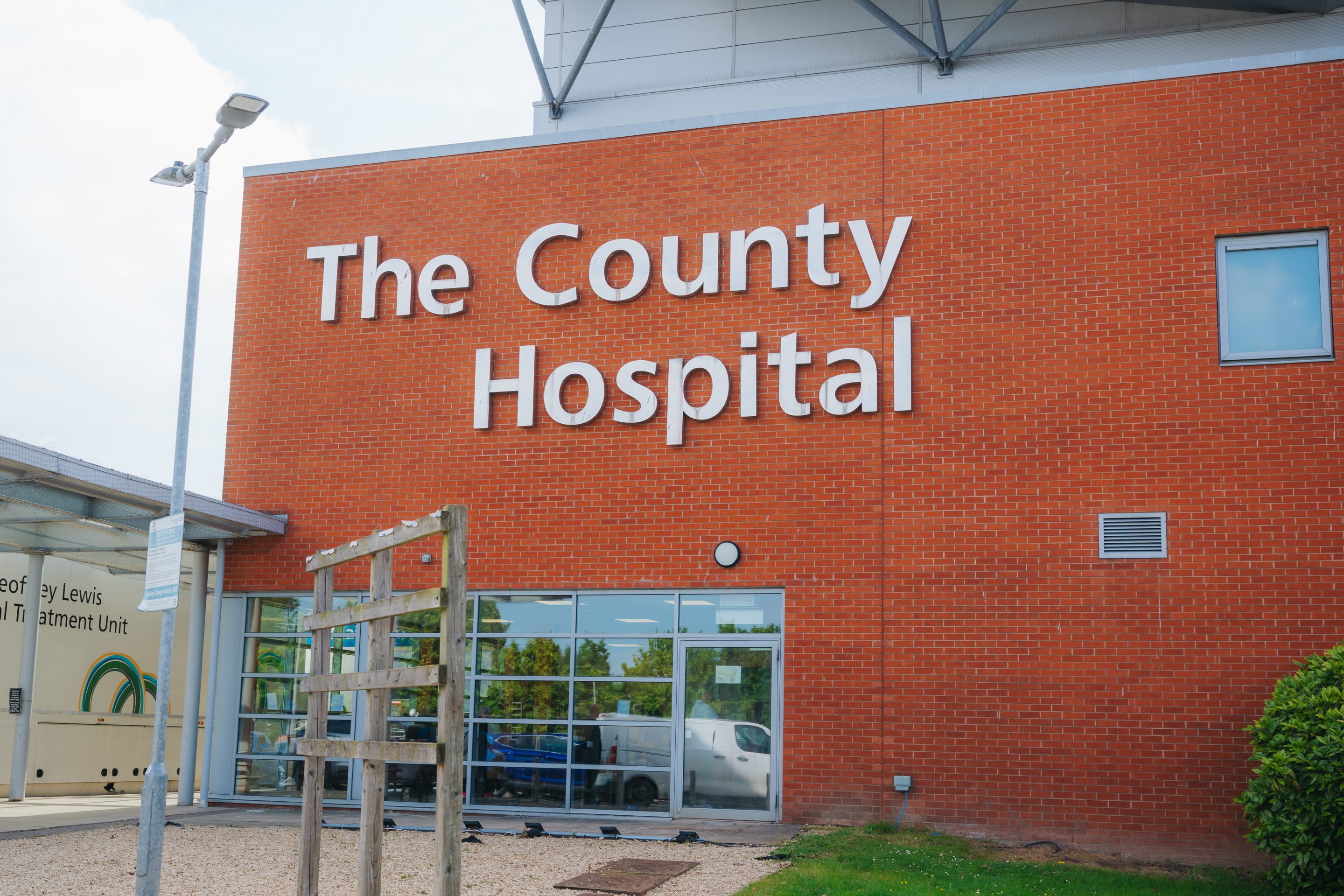 NEWS | 500,000 NHS staff to get new artificial intelligence tools to help free up more time for patients