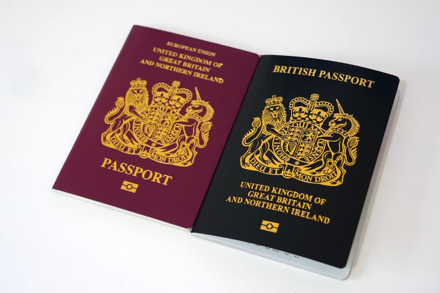 UK NEWS | Ryanair is warning millions of UK families to expect lengthy passport queues and airport delays